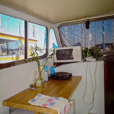 Precioso Barco En Barcelona *