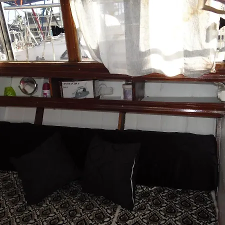 Precioso Barco En Barcelona * Badalona