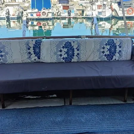 Precioso Barco En Barcelona