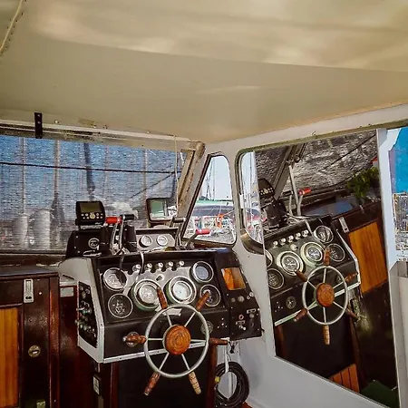 Botel Precioso Barco En Barcelona *