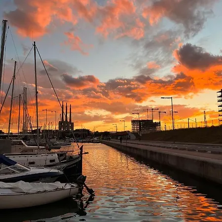 Precioso Barco En Barcelona